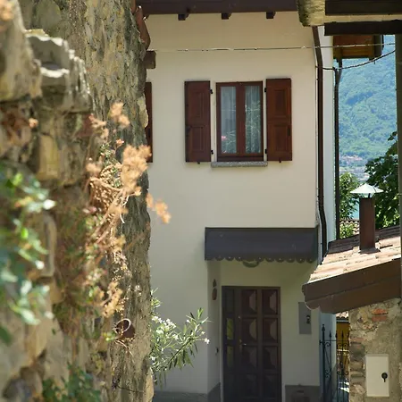 Persimmon Ferienhaus Ossuccio